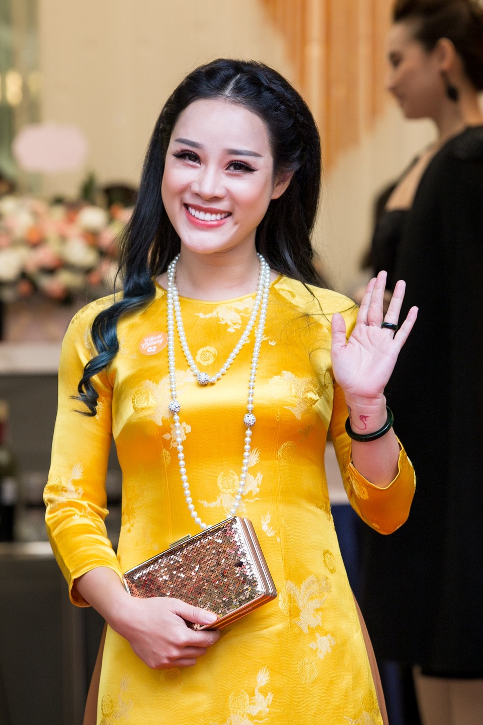 “Chim công” Linh Nga xuất hiện rạng rỡ sau khi thắng kiện chồng cũ - 7 “Chim công” Linh Nga xuất hiện rạng rỡ sau khi thắng kiện chồng cũ - 7