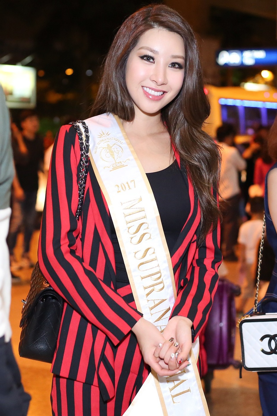 Hoa hậu Siêu quốc gia 2017 gây tranh cãi Jenny Kim bất ngờ đến Việt Nam - 3 Cận cảnh nhan sắc của tân Hoa Hậu Siêu Quốc Gia 2017 Jenny Kim đã gây ra tranh cãi kịch liệt từ cư dân mạng vì nhan sắc kém xinh khi đăng quang.