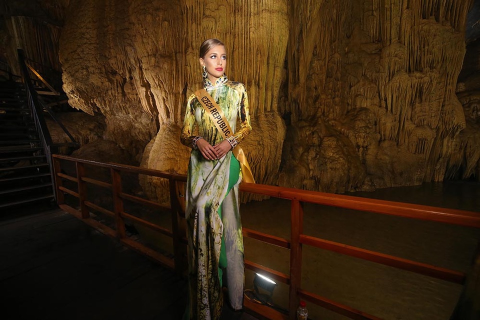 Dàn người đẹp Hoa hậu Hòa bình hào hứng khám phá động Thiên Đường - 22