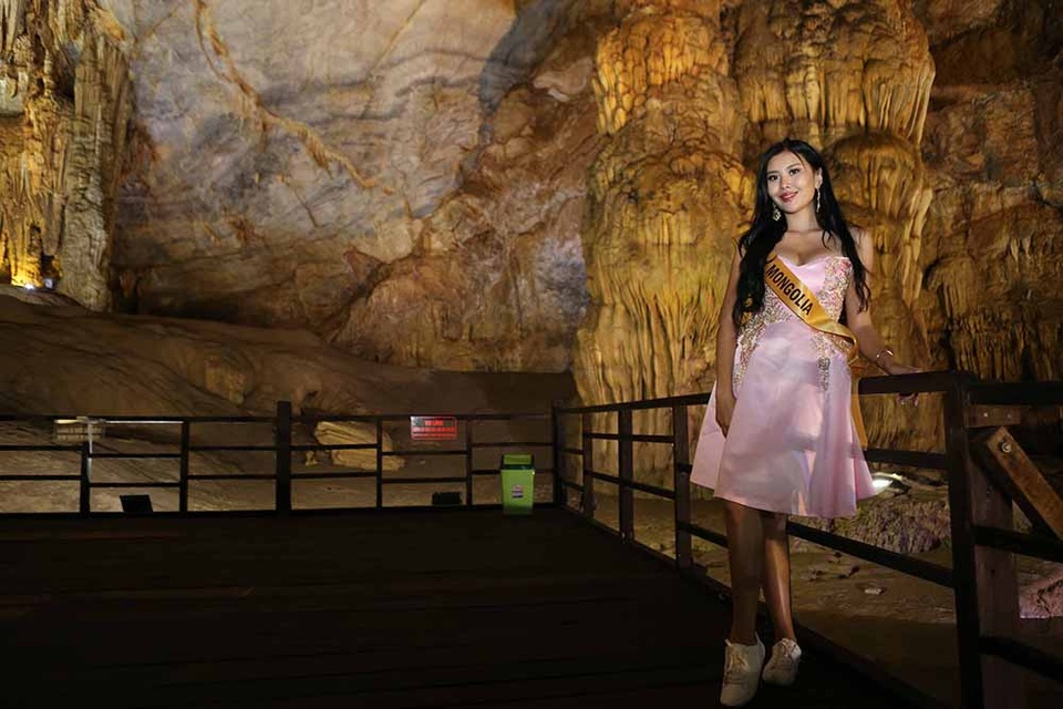 Dàn người đẹp Hoa hậu Hòa bình hào hứng khám phá động Thiên Đường - 13