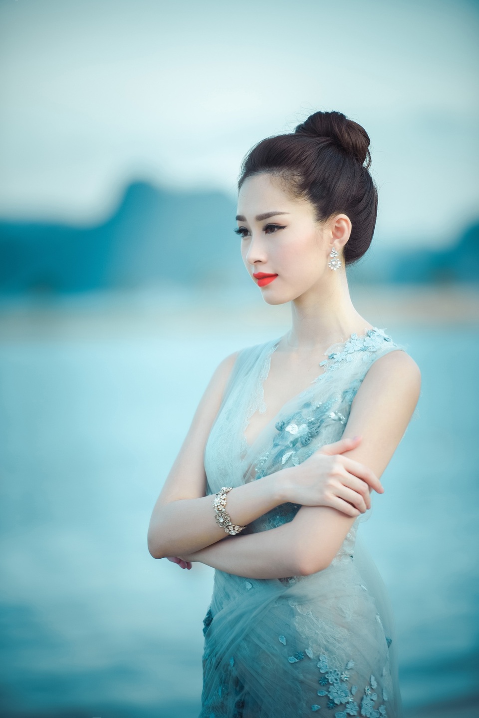 Những Hoa hậu hiếm hoi không “nâng cấp vòng 1”, “đập mặt xây lại” - 4 Luôn là tâm điểm trong mỗi lần xuất hiện, Hoa hậu Đặng Thu Thảo dường như không để mọi người phải thất vọng với vẻ đẹp của mình.