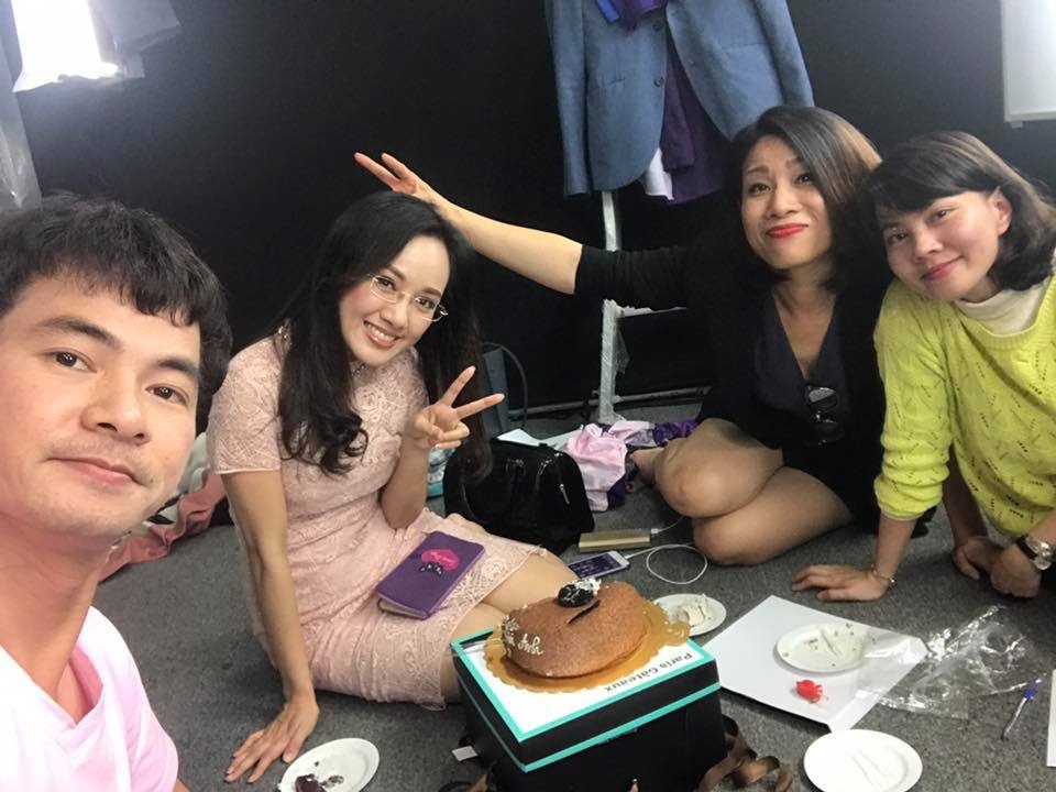 BTV Hoài Anh cười tít mắt, đón sinh nhật "nổi loạn" bên Xuân Bắc - 1 BTV Hoài Anh cười tít mắt, đón sinh nhật "nổi loạn" bên Xuân Bắc - 1