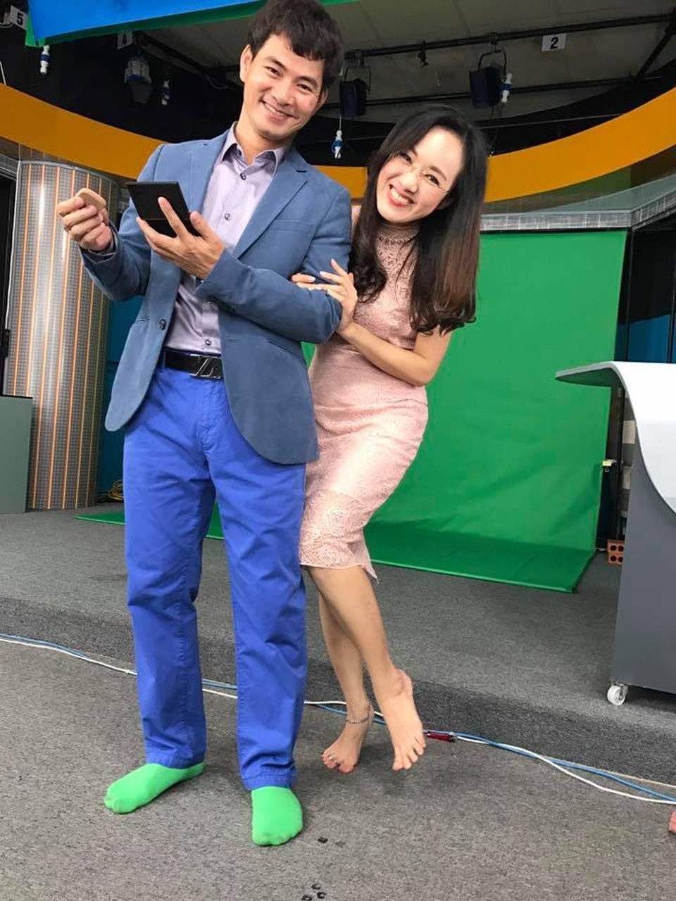 BTV Hoài Anh cười tít mắt, đón sinh nhật "nổi loạn" bên Xuân Bắc - 3 BTV Hoài Anh cười tít mắt, đón sinh nhật "nổi loạn" bên Xuân Bắc - 3
