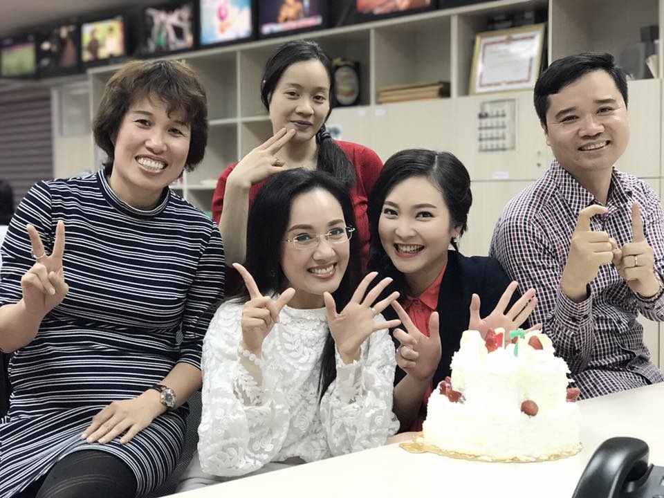 BTV Hoài Anh cười tít mắt, đón sinh nhật "nổi loạn" bên Xuân Bắc - 5 BTV Hoài Anh cười tít mắt, đón sinh nhật "nổi loạn" bên Xuân Bắc - 5