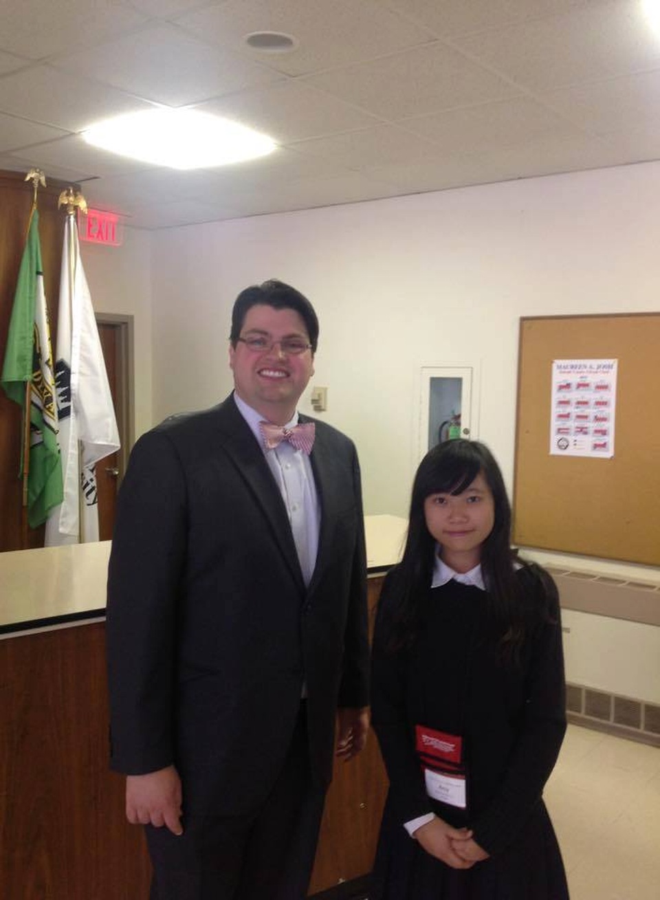 
Cô gái 9X trong chuyến thăm chính quyền DeKalb, Illinois, Mỹ.
