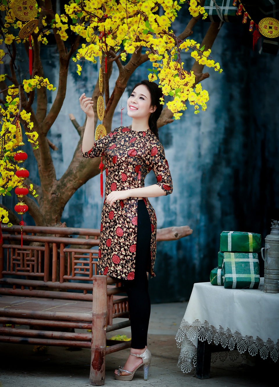 Dàn hoa khôi lộng lẫy trong trang phục áo dài đón Xuân - 12
Dịu dàng, gần gũi và thân thiện luôn là một phần trong tính cách của cô gái này.