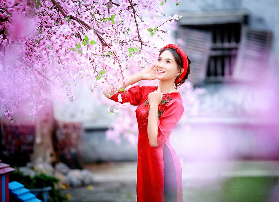 Dàn hoa khôi lộng lẫy trong trang phục áo dài đón Xuân - 6
Cô gái xinh đẹp 20 tuổi có sở thích nghe nhạc đỏ bởi mỗi khi nghe những ca từ lại chạm đến tận trái tim