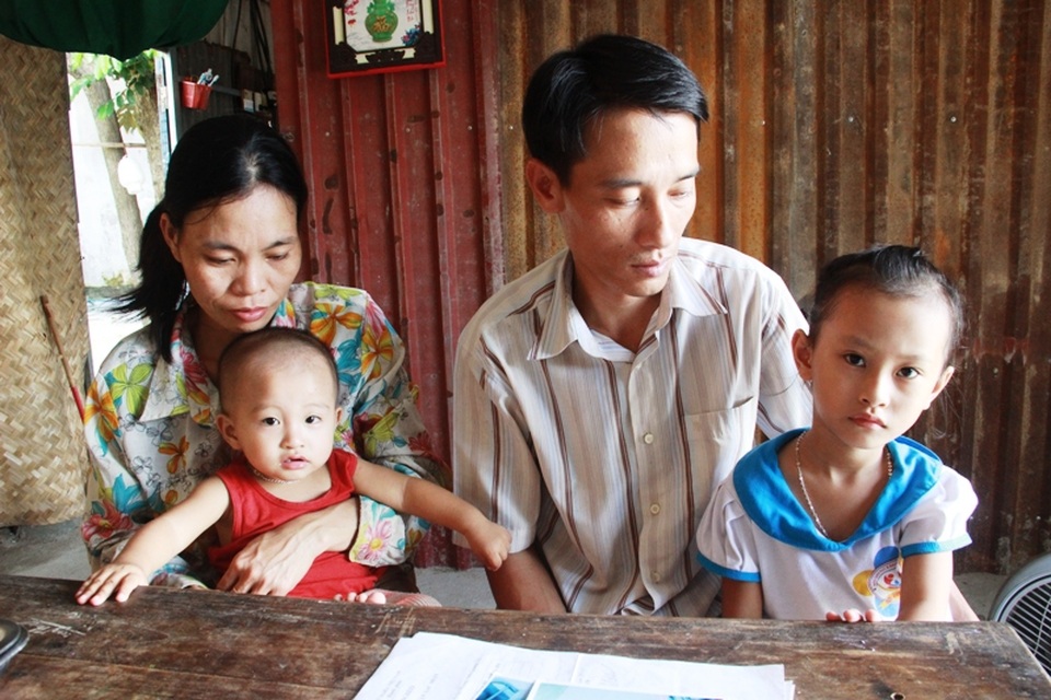“Nhiều lúc tôi chỉ muốn chết đi cho vợ con bớt khổ !" - 1 Mang trên mình căn bệnh tim, anh Duy không còn sức lao động nên mọi gánh nặng gia đình đều dồn cả lên vai người vợ