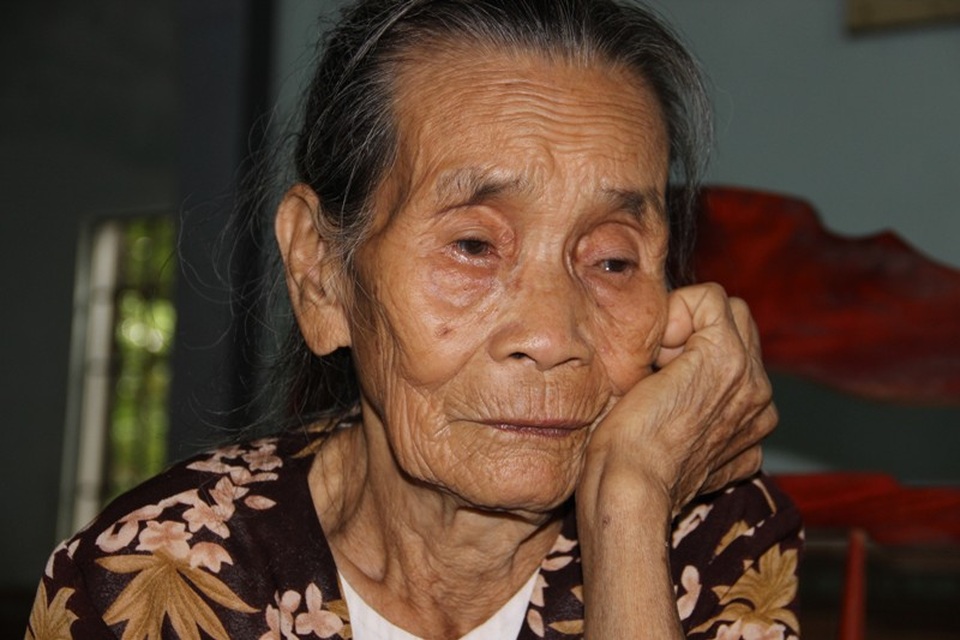 "Ba ơi, hãy tỉnh dậy, đừng bỏ chúng con mà đi lúc này !" - 10 Bà Nguyễn Thị Con - mẹ anh Cảnh đau đớn khi nghĩ về đứa con trai và tương lai của các cháu