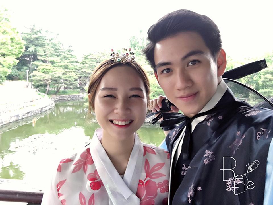 “Hot boy” Kinh tế đẹp trai, hát hay, đàn giỏi được nhiều cô gái thầm mến - 8 Tình cảm của cặp đôi này rất bền chắc. Họ đã từng là bạn trước khi yêu nên rất hiểu nhau.