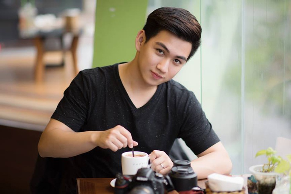 “Hot boy” Kinh tế đẹp trai, hát hay, đàn giỏi được nhiều cô gái thầm mến - 13 “Hot boy” Kinh tế đẹp trai, hát hay, đàn giỏi được nhiều cô gái thầm mến - 13