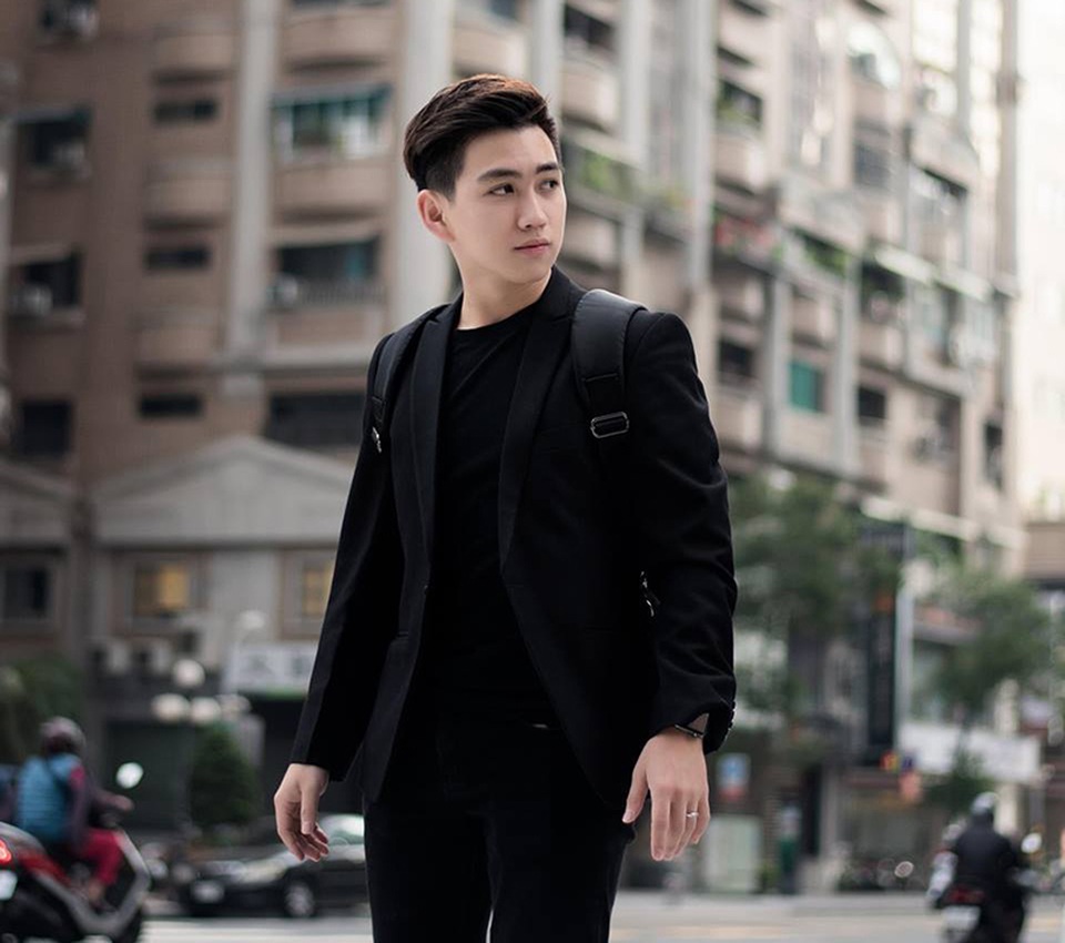 “Hot boy” Kinh tế đẹp trai, hát hay, đàn giỏi được nhiều cô gái thầm mến - 6
Vừa đẹp trai, vừa có nhiều tài lẻ lại ăn nói có duyên, Ngọc Lâm được mệnh danh là hot boy của trường.