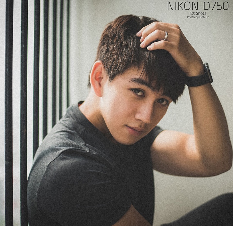 “Hot boy” Kinh tế đẹp trai, hát hay, đàn giỏi được nhiều cô gái thầm mến - 4 Càng lớn, Ngọc Lâm càng đẹp trai cuốn hút