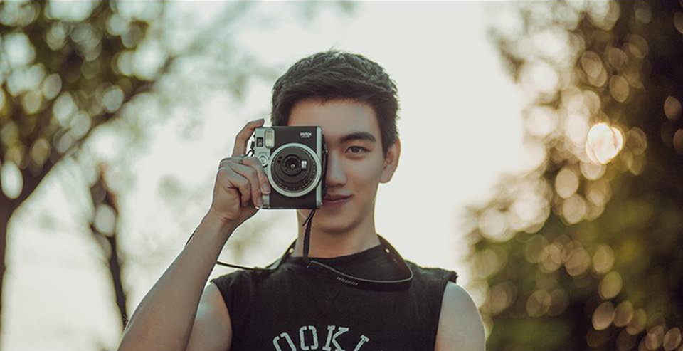 “Hot boy” Kinh tế đẹp trai, hát hay, đàn giỏi được nhiều cô gái thầm mến - 9 Đam mê của Lâm là nhiếp ảnh. Đó cũng là nghề tay trái của cậu.