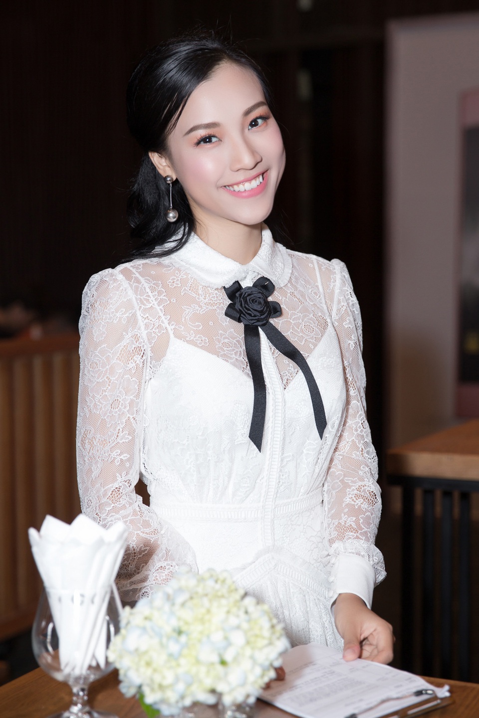 Hoàng Oanh “sánh đôi” Johnny Trí Nguyễn sau khi xác nhận chia tay bạn trai - 7 Hoàng Oanh đang dẫn dắt chương trình Vietnam Idol Kids 2017.