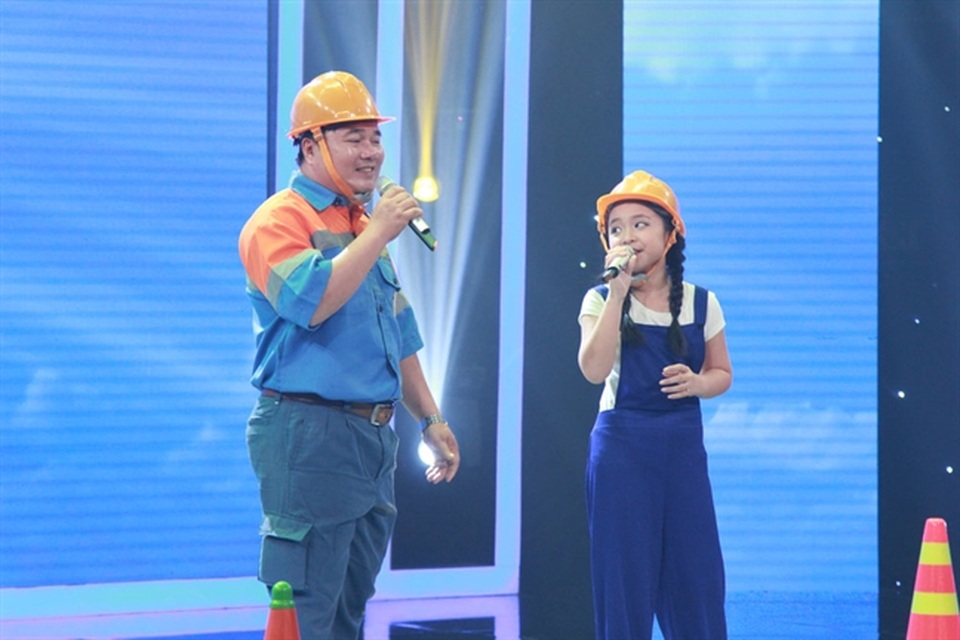 Cô bé hát khiến giám khảo nổi da gà đoạt giải nhất 30 triệu đồng - 1 Anh Hoàng Sơn và con gái, Mai Anh.