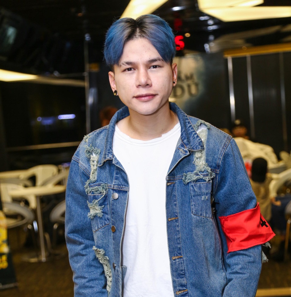 Ca sĩ Hoàng Tôn từng phải cầu cứu vì bị biến dạng sau khi tiến hành phẫu thuật thẩm mỹ. Ảnh: Nguyễn Thành.