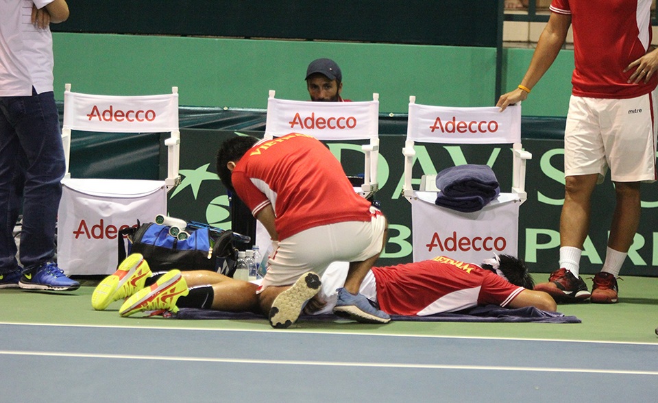 Quần vợt Việt Nam thua Hong Kong tại Davis Cup: Thất bại về chiến thuật - 4 ... cho thấy khâu chuẩn bị thể lực của đội tuyển có vấn đề, đồng thời thiếu trầm trọng phương án phụ (ảnh: K.Đ)