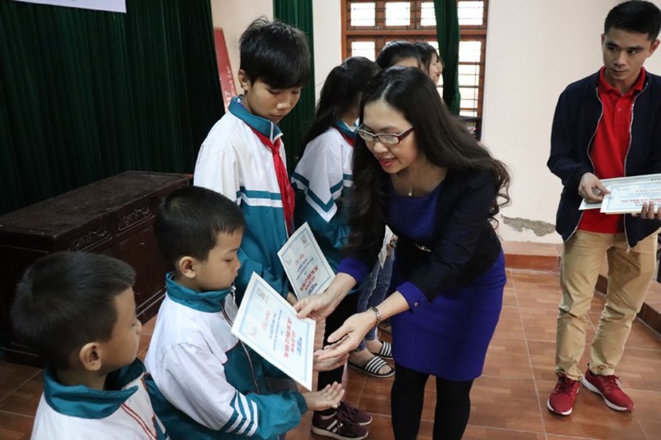 Masan Nutri-Science tặng học bổng con em các hộ chăn nuôi heo tỉnh Hậu Giang và Hà Nam - 1
Masan Nutri-Science quan tâm đến con em các hộ chăn nuôi heo