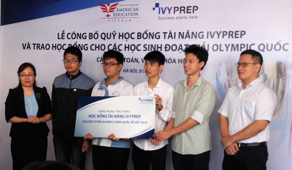 Học sinh đoạt giải Olympic quốc tế 2017 nhận học bổng tiếng Anh để đi du học - 2