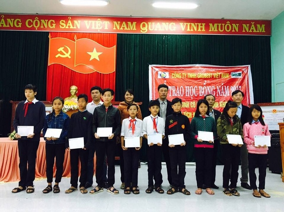 Trao 185 suất học bổng Grobest Việt Nam đến học sinh nghèo vượt khó Quảng Trị, Thừa Thiên Huế - 5 và Trường THCS Phong Hải, huyện Phong Điền, Thừa Thiên Huế