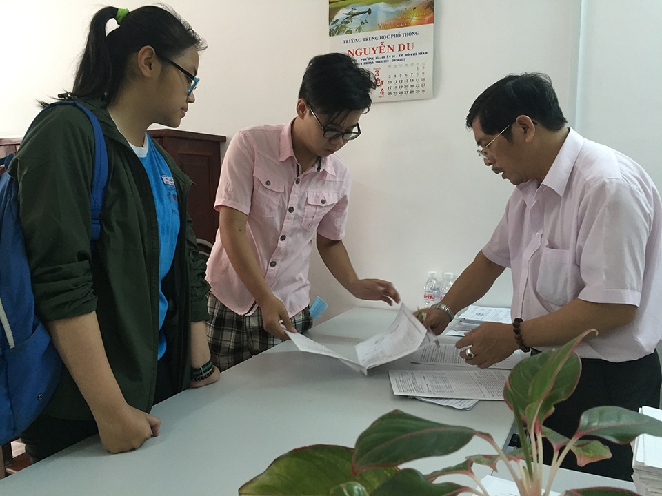 TPHCM: Thí sinh tự do vẫn được nộp hồ sơ đến hết ngày 20/4 - 1
Học sinh tại TPHCM đăng ký thi THPT quốc gia và xét tuyển ĐH năm 2017
