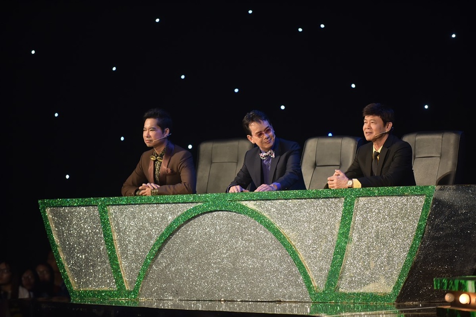 Trong đêm chung kết, mỗi cặp thí sinh phải biểu diễn hai tiết mục, một tiết mục song ca và một tiết mục biểu diễn với sự góp mặt của huấn luyện viên. Dàn giám khảo chấm điểm trong đêm thi cuối cùng gồm nhạc sĩ Đức Huy, danh ca Thái Châu và “ông hoàng nhạc sến” Ngọc Sơn.