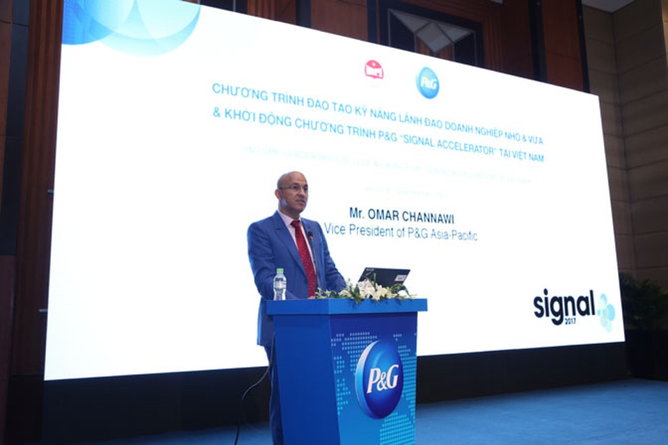 P&G tổ chức Hội thảo Nâng cao Kỹ năng Lãnh đạo cho các doanh nghiệp nhỏ và vừa tại Việt Nam - 3 Ông Omar Channawi – Phó Chủ Tịch P&G khu vực Châu Á Thái Bình Dương chia sẻ trong chương trình.