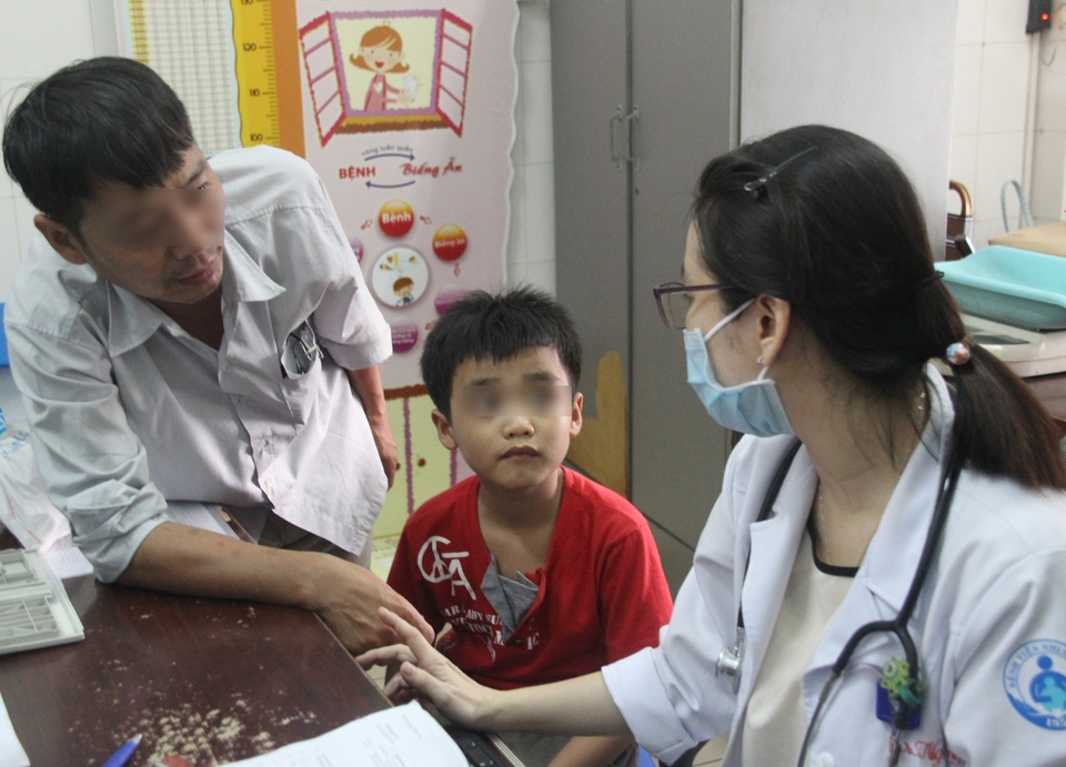 Hàng loạt trẻ đã bị Hội chứng TIC phải nhờ đến sự hỗ trợ chuyên môn của các bác sĩ