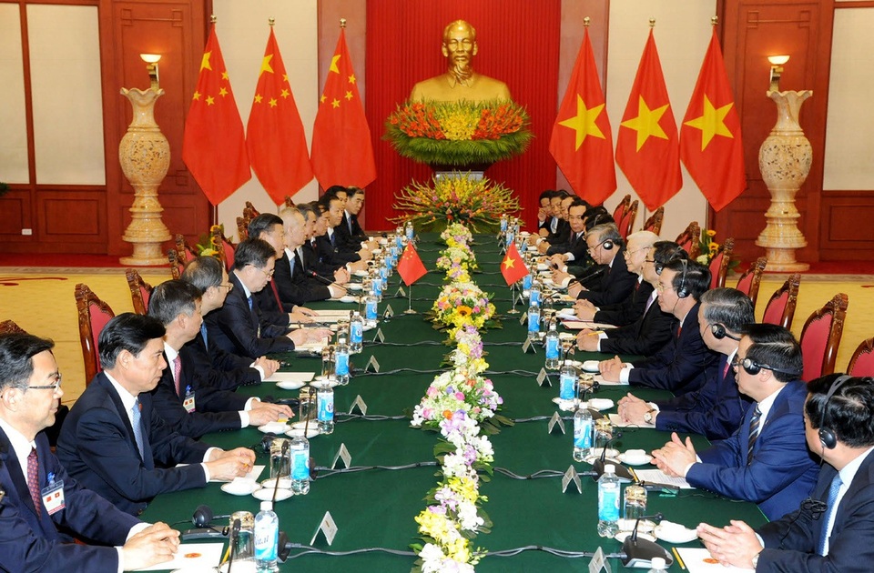 "Giảm thiểu nguy cơ bất ổn, xây dựng lòng tin trên Biển Đông" - 3
Hai Tổng Bí thư hội đàm sau lễ đón chính thức