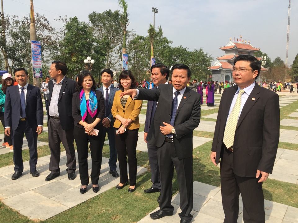 Sôi động trước giờ khai hội vùng Lim - 5 Ông Nguyễn Nhân Chiến - Bí thư Tỉnh ủy Bắc Ninh đi kiểm tra lễ hội