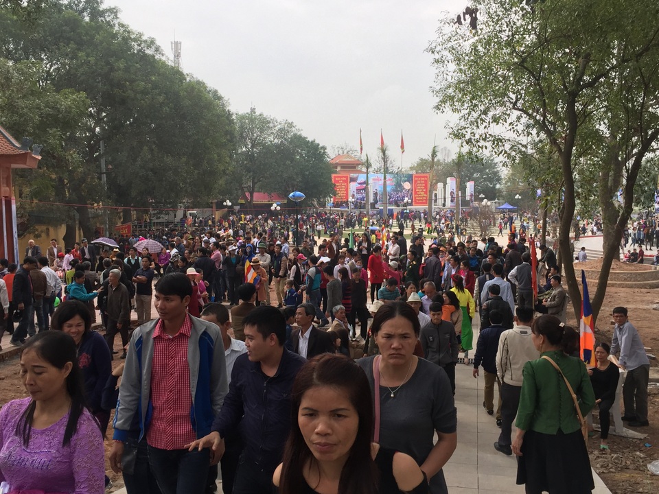 Sôi động trước giờ khai hội vùng Lim - 7 Hàng nghìn du khách đổ về
