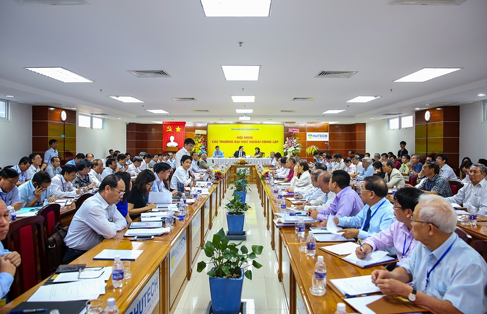 Trường Đại học ngoài công lập đòi bình đẳng - 1 Hội nghị các trường ĐH ngoài công lập diễn ra cả ngày 14/4 được xem là hội nghị Diên Hồng của 60 trường ĐH NCL