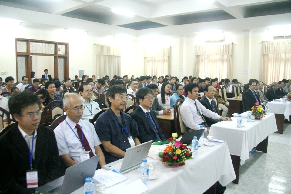 Bàn về Kỹ nghệ tri thức và Hệ thống trong thời đại mới - 2 Nhiều nhà nghiên cứu, giảng viên, nghiên cứu sinh ngành Công nghệ Thông tin trong nước và quốc tế về Huế dự KSE