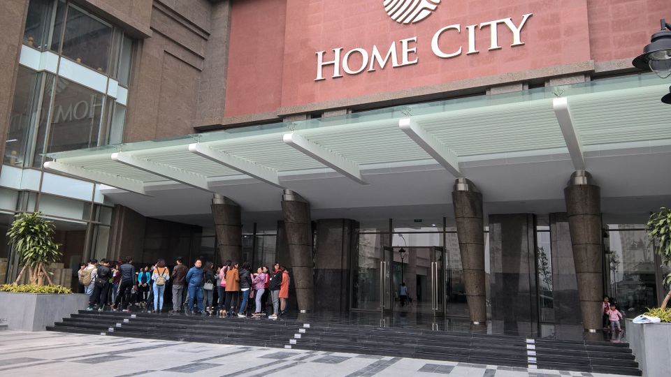 Cư dân Home city tố bị "ép" đi đường vòng vào căn hộ, Chủ đầu tư nói gì? - 2 Cư dân Home city tố bị "ép" đi đường vòng vào căn hộ, Chủ đầu tư nói gì? - 2