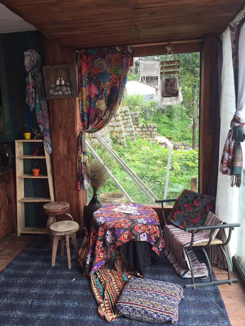 Muôn kiểu homestay độc đáo “không đụng hàng” ở Việt Nam - 2 Vật dụng trang trí căn phòng vô cùng độc đáo