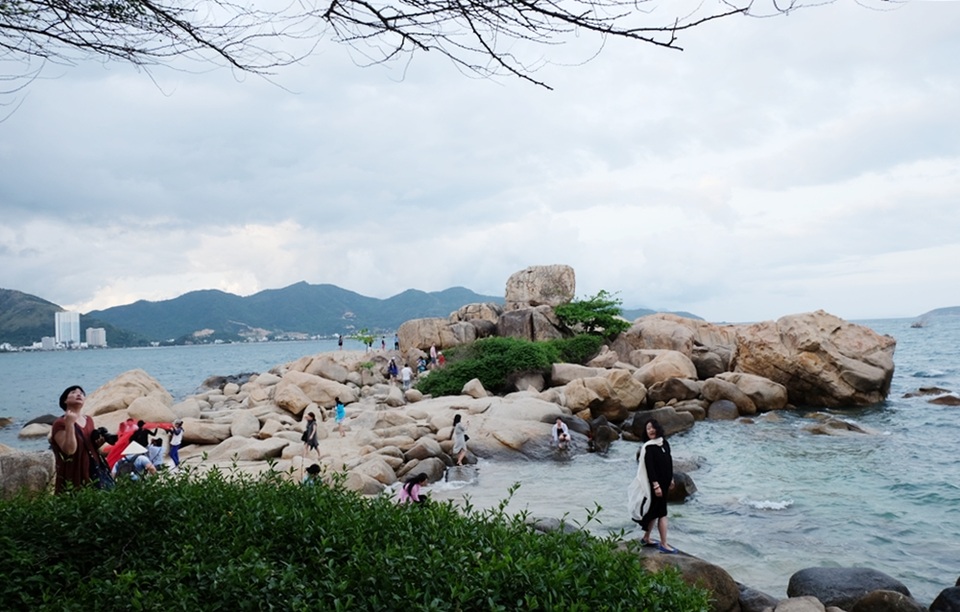 5 điểm nhất định phải “check in” khi đến Nha Trang - 3 Check in Hòn Chồng chắc chắn có nhiều ảnh đẹp ở Nha Trang