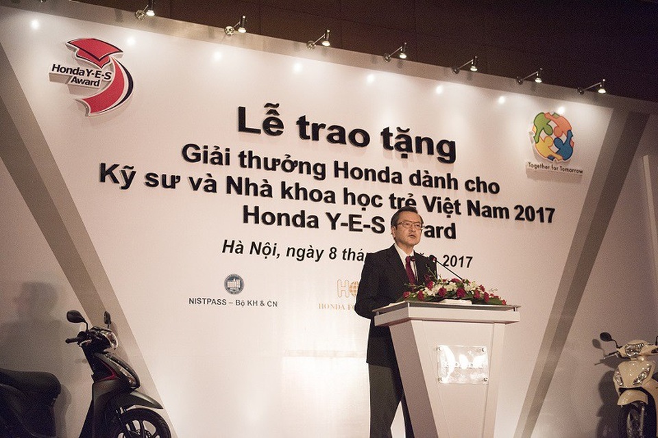 “Phát triển bền vững kinh tế xanh" thu hút sự quan tâm của sinh viên - 5 Ông Hirohisa Uchida - Đại diện Honda Foundation phát biểu tại lễ trao tặng Giải thưởng Honda Y-E-S 2017.