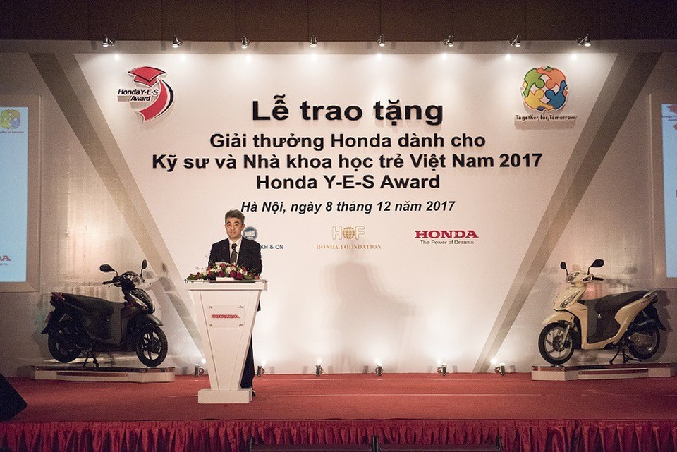 “Phát triển bền vững kinh tế xanh" thu hút sự quan tâm của sinh viên - 2 Ông Kiwamu Kayano - Đại diện HVN phát biểu tại buổi lễ trao tặng Giải thưởng Honda Y-E-S.