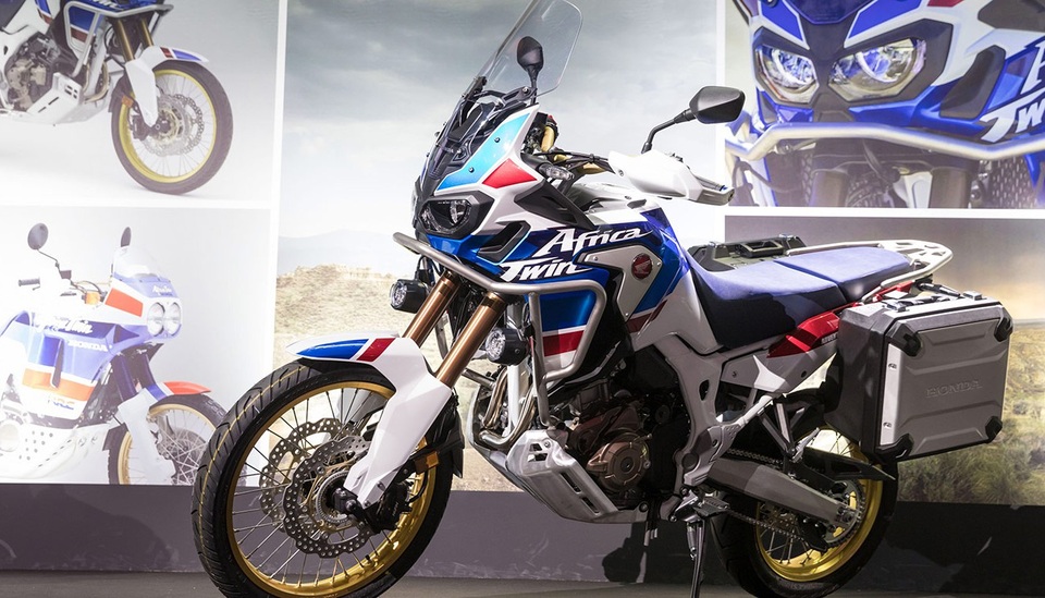 Honda Africa Twin Adventure Sport – Tiện dụng hơn, đẳng cấp hơn - 2 Honda Africa Twin Adventure Sport có mặt tại triển lãm EICMA 2017