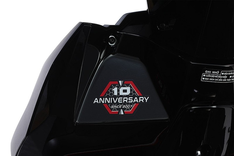 Honda ra mắt AirBlade phiên bản kỉ niệm 10 năm, giá từ 41,5 triệu đồng - 3 Honda ra mắt AirBlade phiên bản kỉ niệm 10 năm, giá từ 41,5 triệu đồng - 3