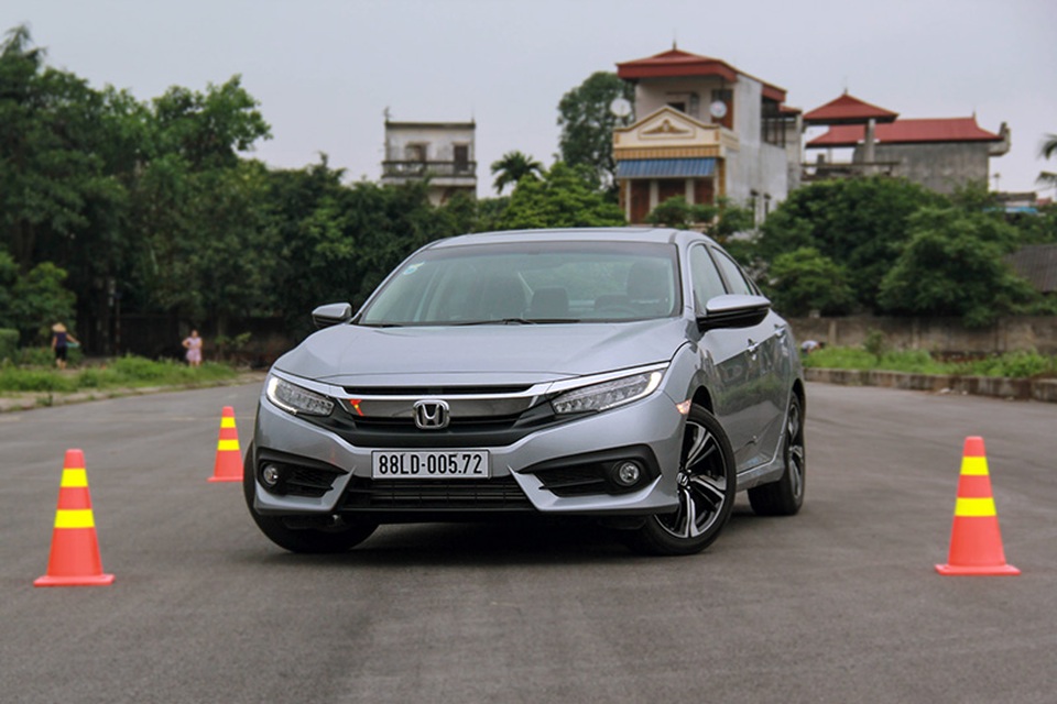 Honda Civic mới - Gia nhập cuộc chơi tăng áp - 8 Hệ thống đèn pha led của Honda Civic mới còn được tích hợp tính tự động điều chỉnh góc chiếu