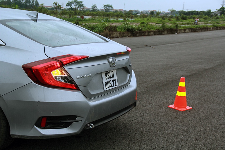 Honda Civic mới - Gia nhập cuộc chơi tăng áp - 4 Honda Civic mới - Gia nhập cuộc chơi tăng áp - 4
