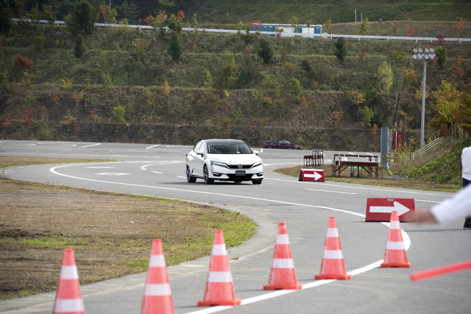 Xe xanh Honda Clarity FCV và Clarity PHEV tung hoành đường đua Twin Ring Motegi - 3 Xe xanh Honda Clarity FCV và Clarity PHEV tung hoành đường đua Twin Ring Motegi - 3