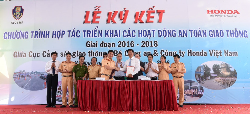 Honda đã đóng góp gì cho giao thông Việt Nam? - 5 Lễ kí kết thỏa thuận hợp tác giữa HVN và Cục CSGT