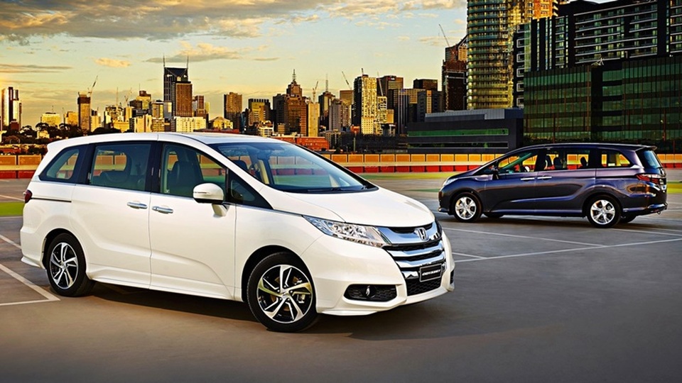 Những dòng xe nào thường dùng phục vụ lãnh đạo các bộ, ngành? - 1 Mẫu Honda Odyssey 2016 giá gần 2 tỷ đồng.