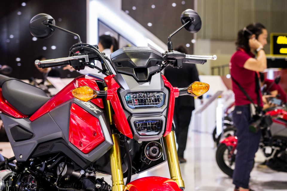 Honda MSX 125cc phiên bản mới bất ngờ ra mắt, giá giảm 10 triệu đồng - 2 Đèn pha LED cá tính và hiện đại hỗ trợ tốt khi di chuyển trong đô thị