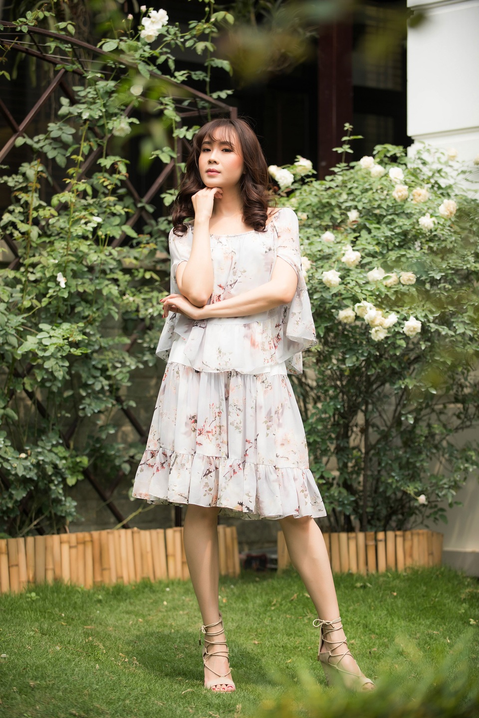 Hồng Diễm ngày càng quyến rũ sau khi tái ngộ “người tình” Hồng Đăng - 7 Hồng Diễm ngày càng quyến rũ sau khi tái ngộ “người tình” Hồng Đăng - 7