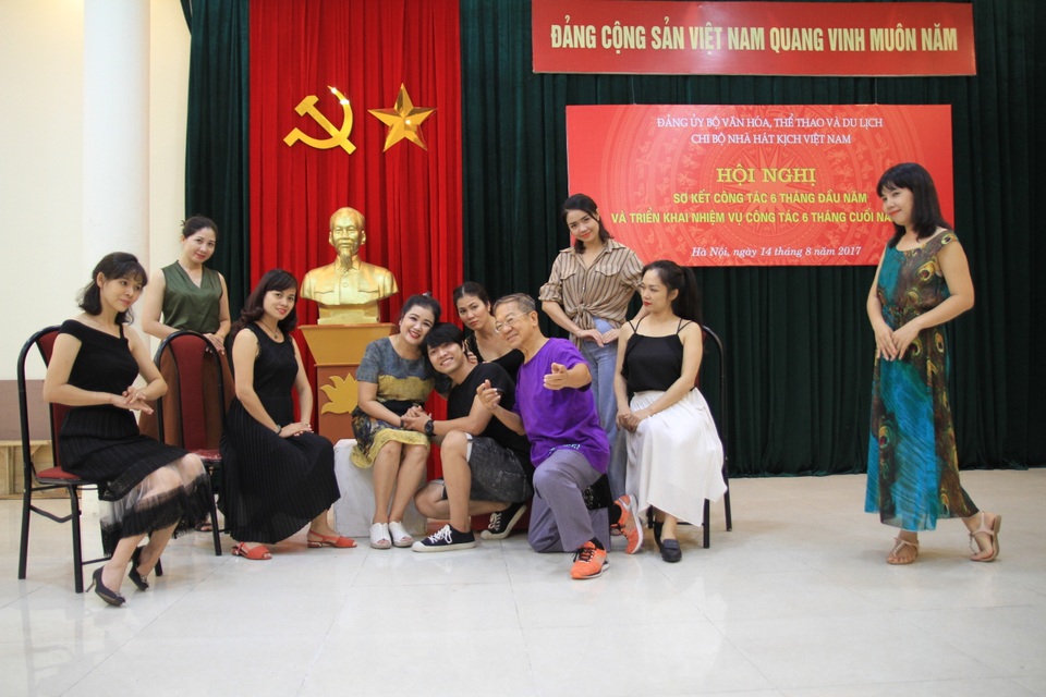 Nữ diễn viên bị ghét nhất màn ảnh vào vai Lâm Đại Ngọc của Hồng lâu mộng - 3 Đây là lần đầu tiên tác phẩm văn học kinh điển của Tào Tuyết Cần được dựng thành kịch ở Việt Nam.