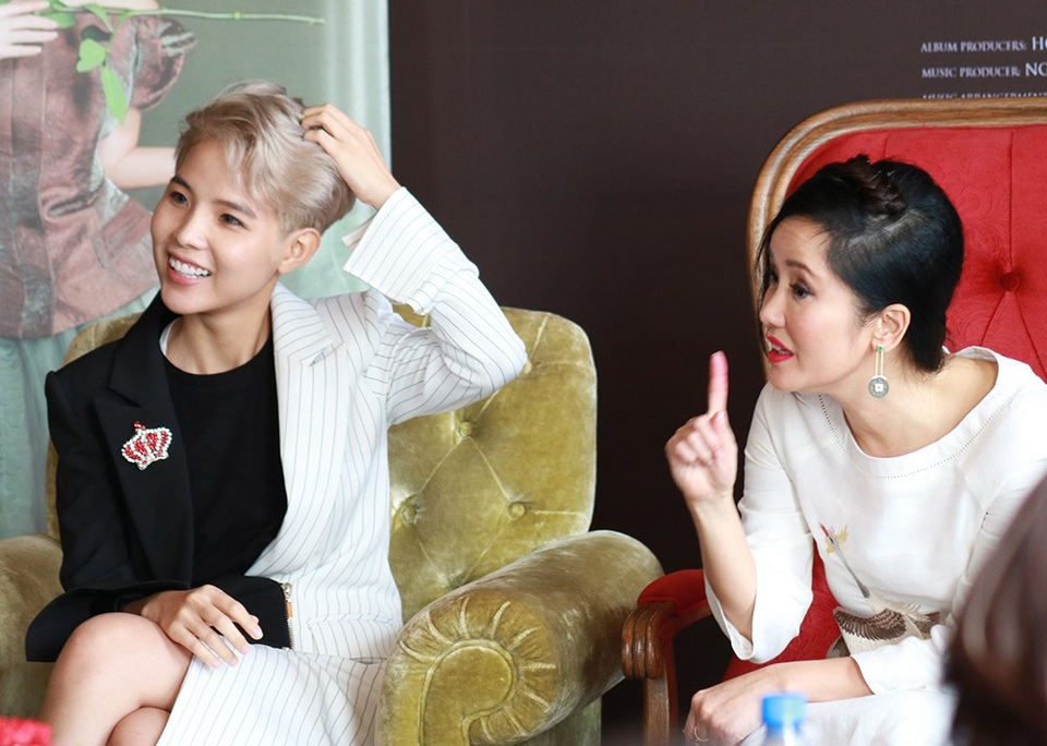 Hồng Nhung lần đầu chia sẻ về việc từng bị ném đá vì Vũ Cát Tường - 1 Cô trò Hồng Nhung - Vũ Cát Tường lần đầu có sản phẩm chung trong một sáng tác của học trò dành cho cô giáo của mình.